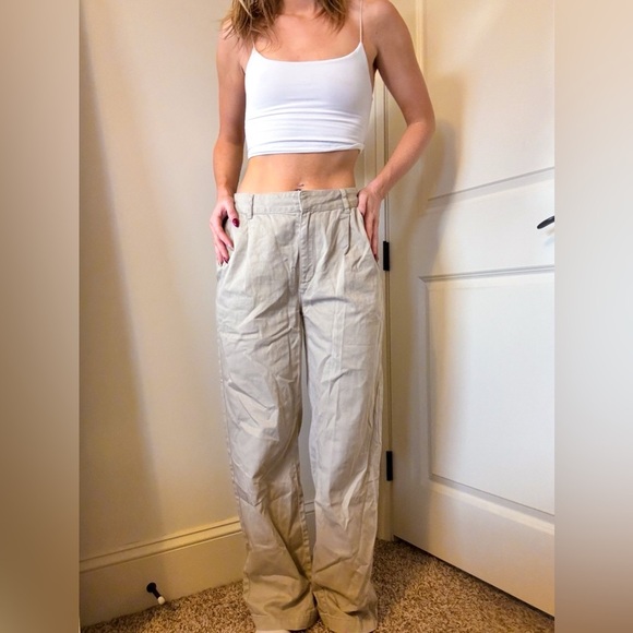 Woman’s TNA Aritzia Supply Pants - Picture 5 of 6